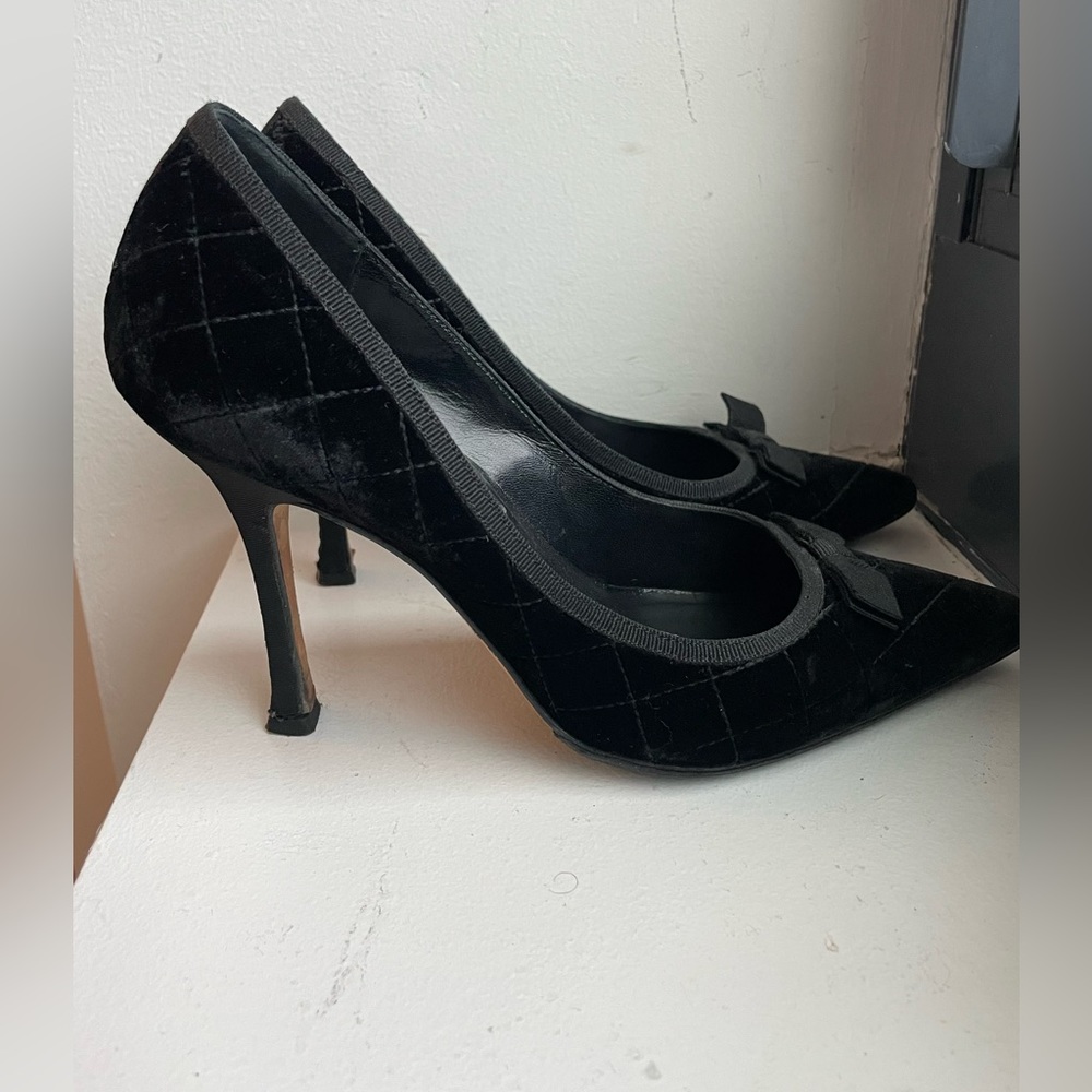 Manolo Blahnik Iconic Black Velvet Logia Bow 110 Pumps